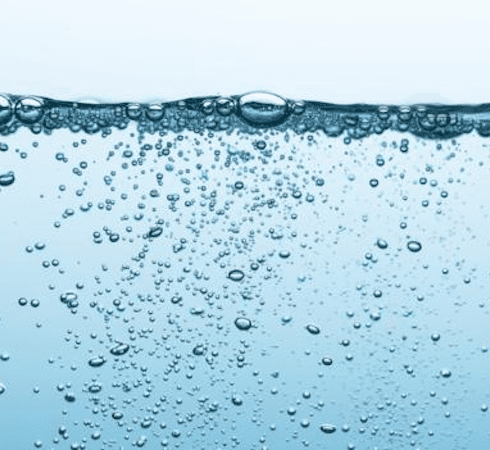 Agua y jugos caseros gasificados