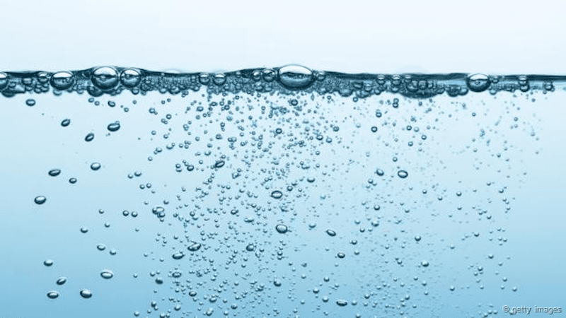 Agua y jugos caseros gasificados