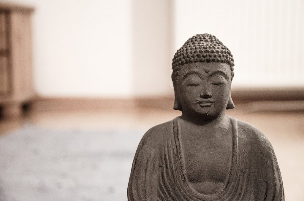 La medicina ayurveda también contempla las prácticas budistas de la meditación