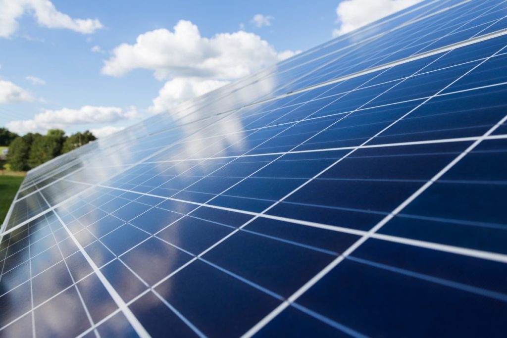 Licitación colectiva de paneles solares por parte de la Ramcc para 18 municipios seleccionados